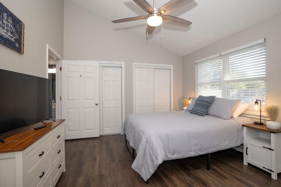 TV and multimedia, Bedroom, wardrobe