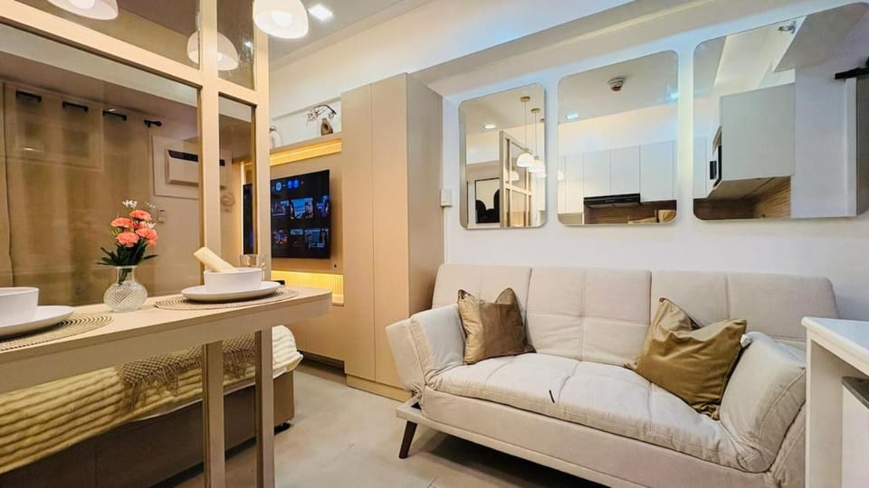 TV and multimedia, Living room, Seating area, air conditioner