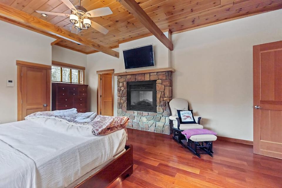 The Dunn Compound- On Mooselookmeguntic Lake! House in Rangeley
