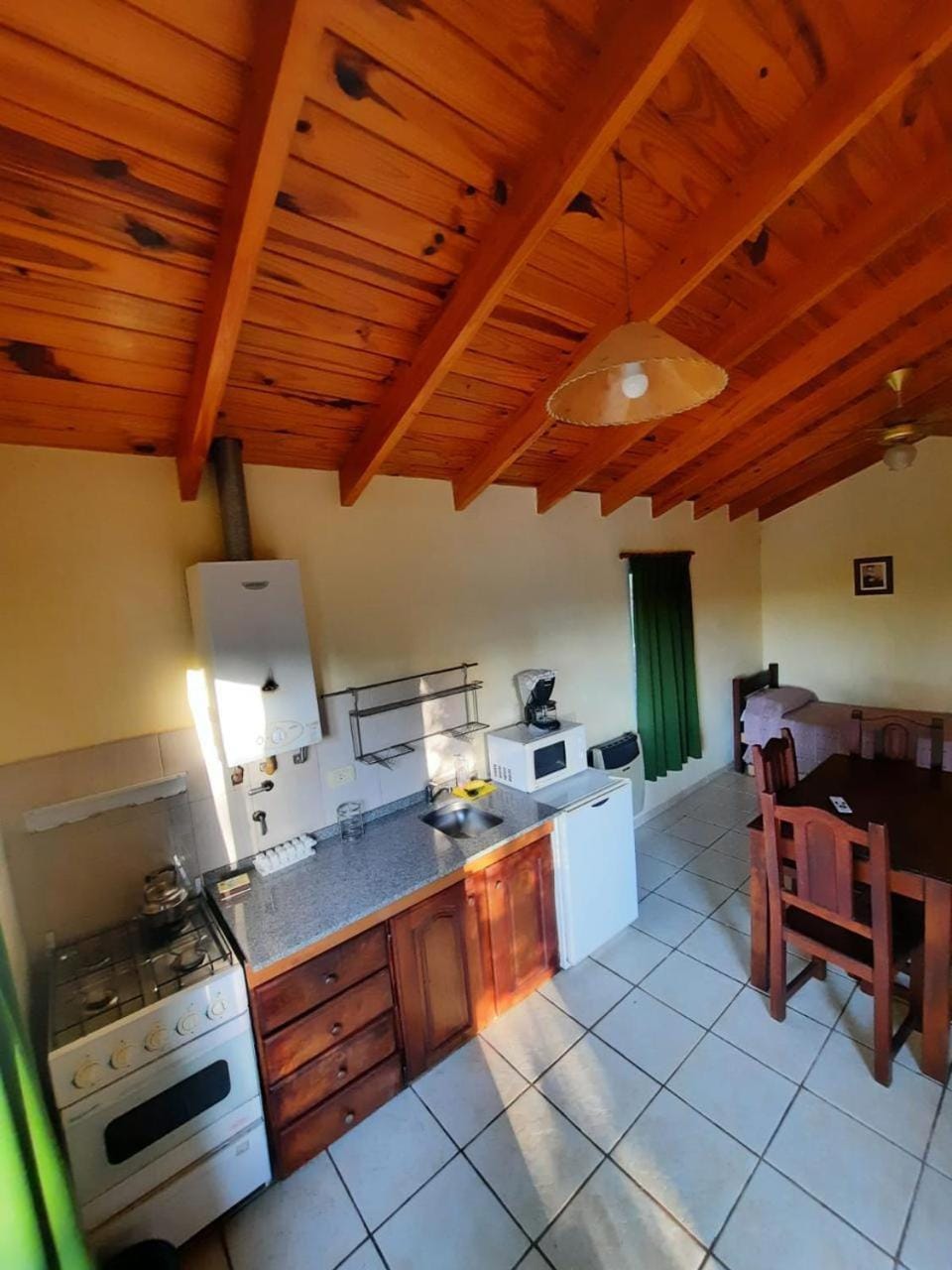 Kitchen or kitchenette, Dining area, oven