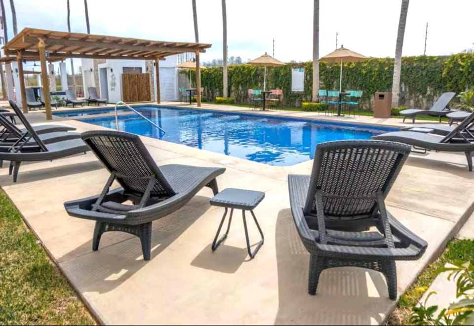 Day, Pool view, Swimming pool, sunbed
