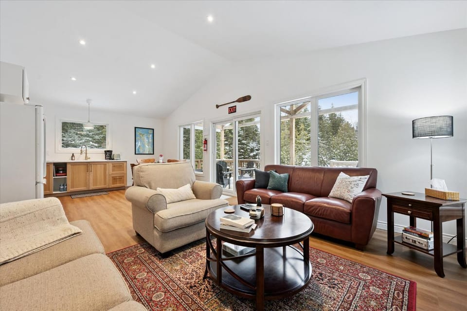 Woodland Cottage Pets Private Starlink House in Northern Bruce Peninsula