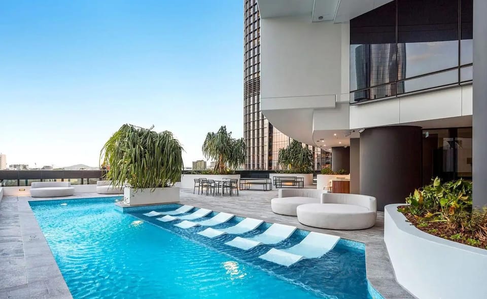 Swimming pool, sunbed