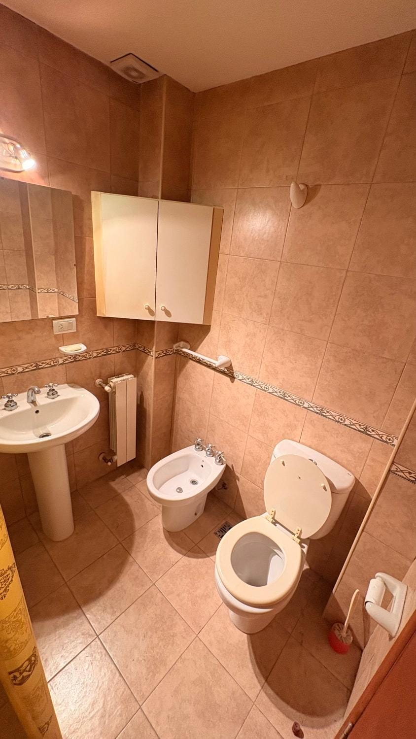 Shower, Toilet, Bathroom, bidet, towels