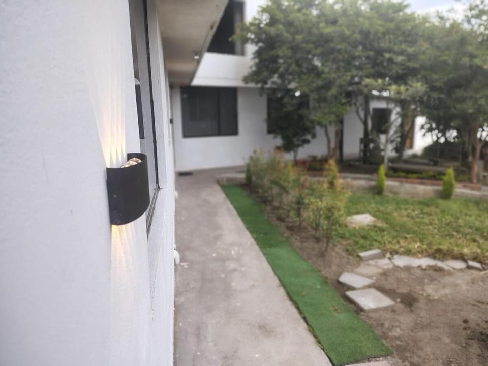 Casa completa de 4 habitaciones cerca a la Mitad Del Mundo House in Quito