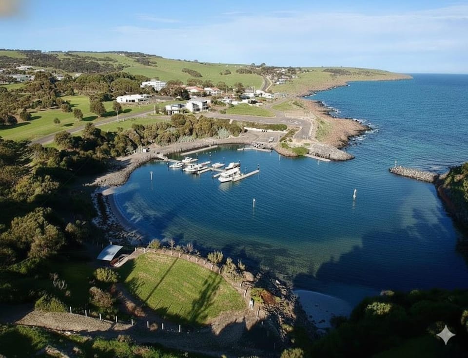 Natural landscape, Beach, Sea view, Area and facilities, Time of day