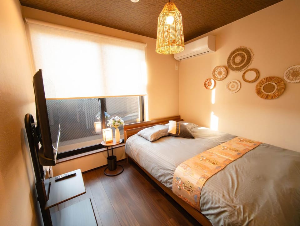 Bed, TV and multimedia, Bedroom, air conditioner