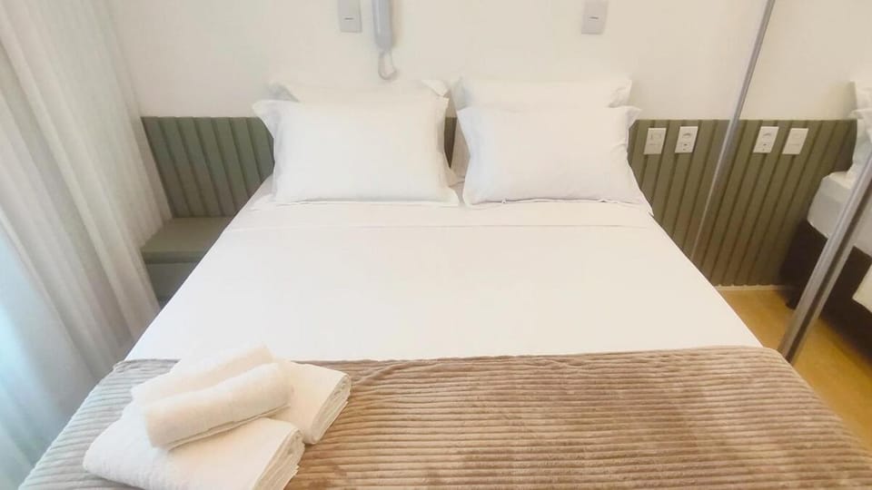 Bed, Photo of the whole room, Bedroom, flat iron, internet, locker, towels, wardrobe, air conditioner