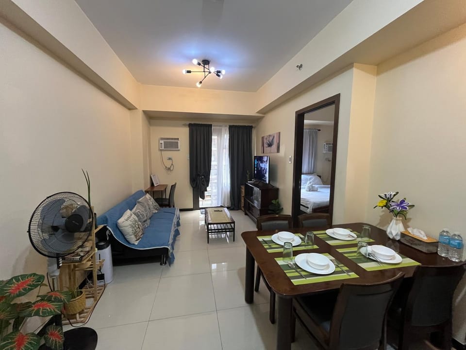 Living room, Seating area, Dining area, air conditioner