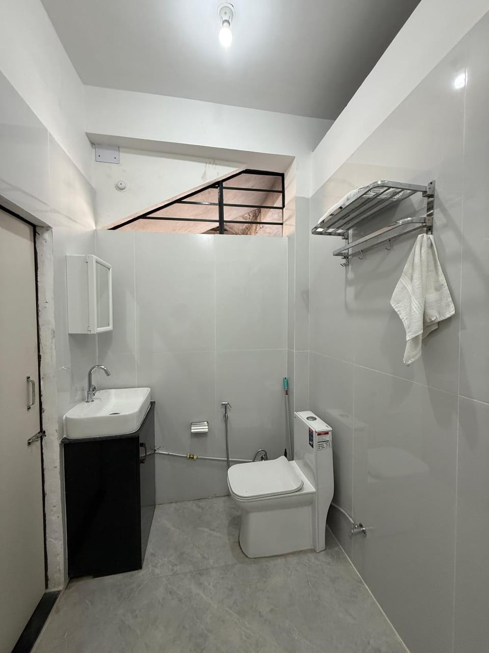 Tinhenric's Modern 2BHK Near Bhutan Gate Apartment in West Bengal