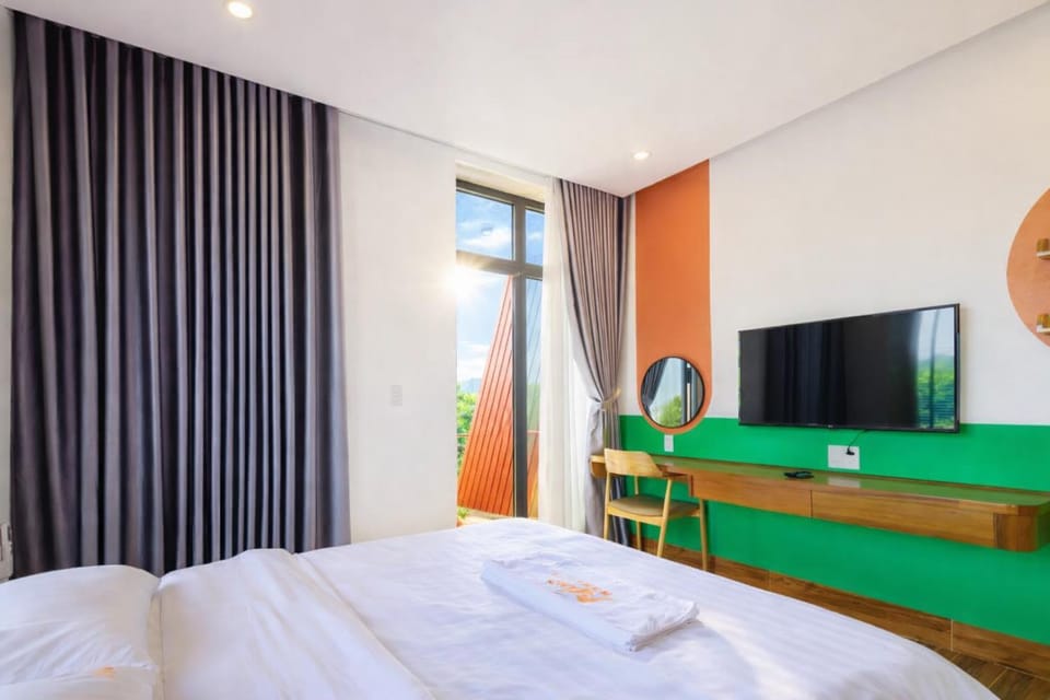 Photo of the whole room, Bedroom