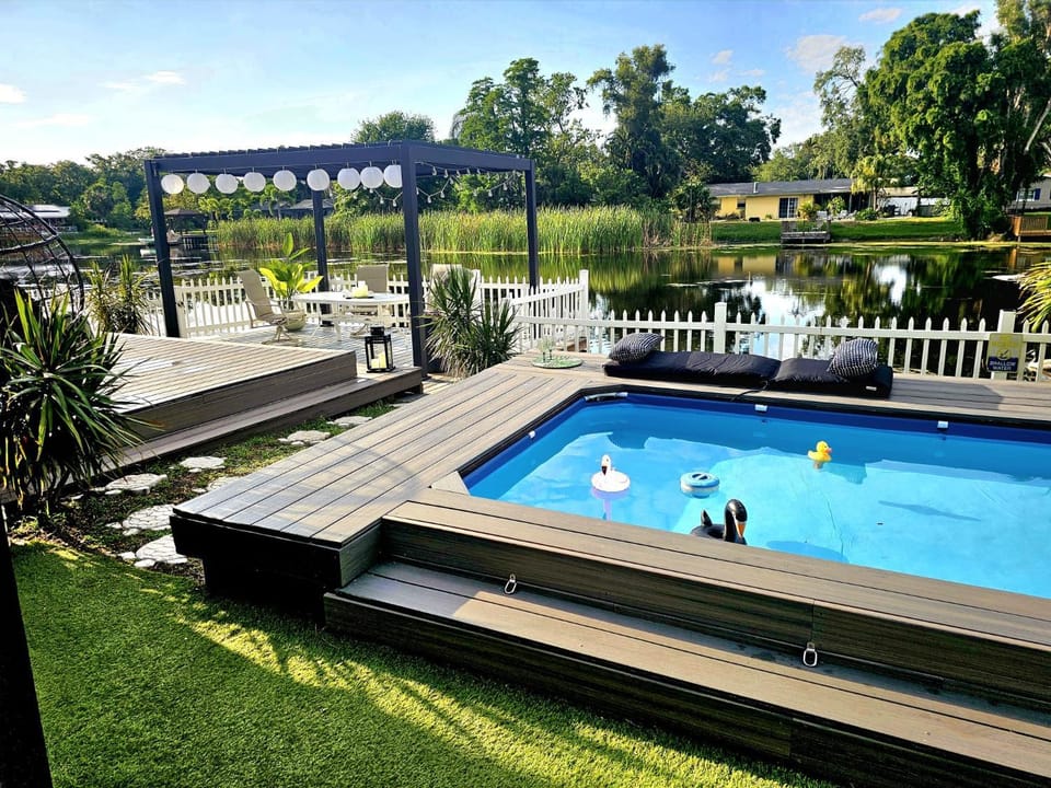 Heaven on the Water with Deck & BBQ, just 5 min to Beach Apartment in Bay Pines