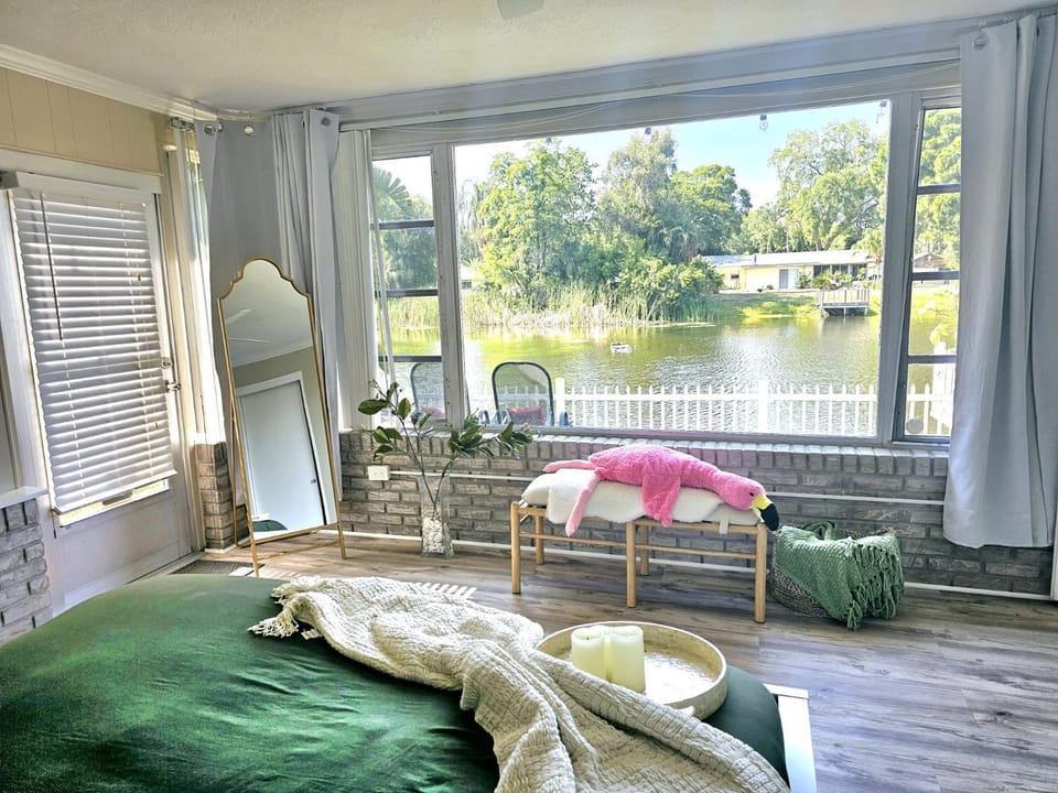 View (from property/room), Bedroom, Garden view, Lake view
