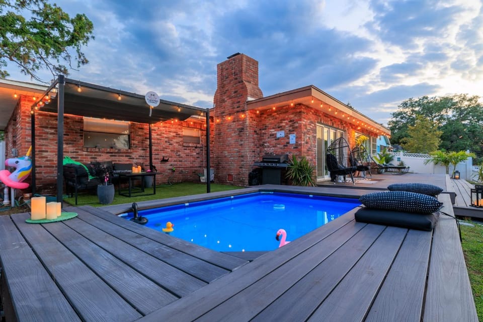 Patio, Swimming pool