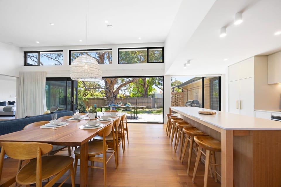 Dining area, kitchen