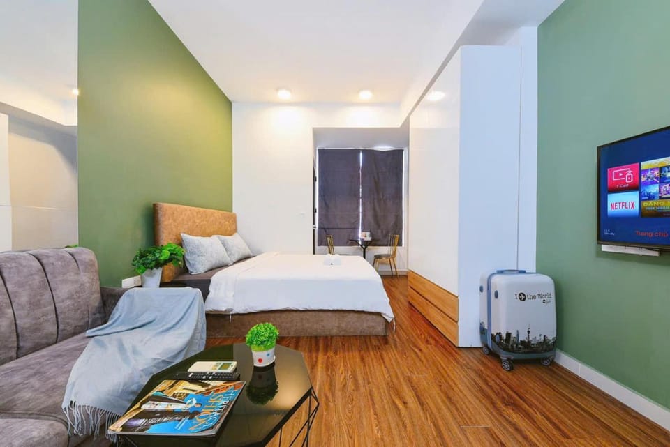 Bed, TV and multimedia, Living room, Photo of the whole room, Seating area, Bedroom