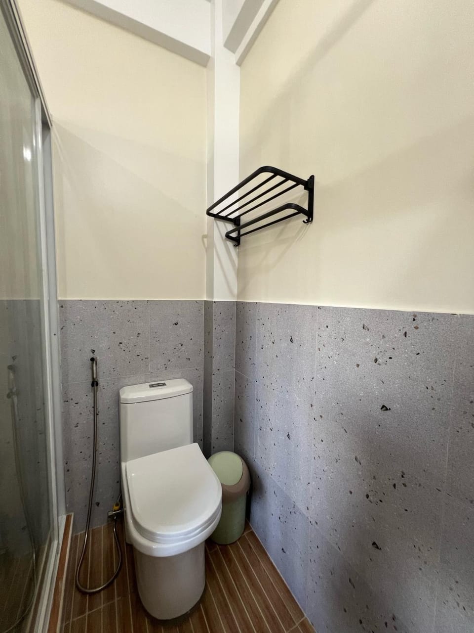 Shower, Toilet