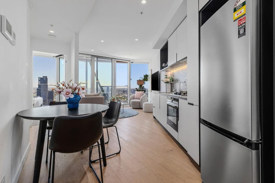 Westside Place Spacious Two-Bedroom City Suite Apartment in Melbourne