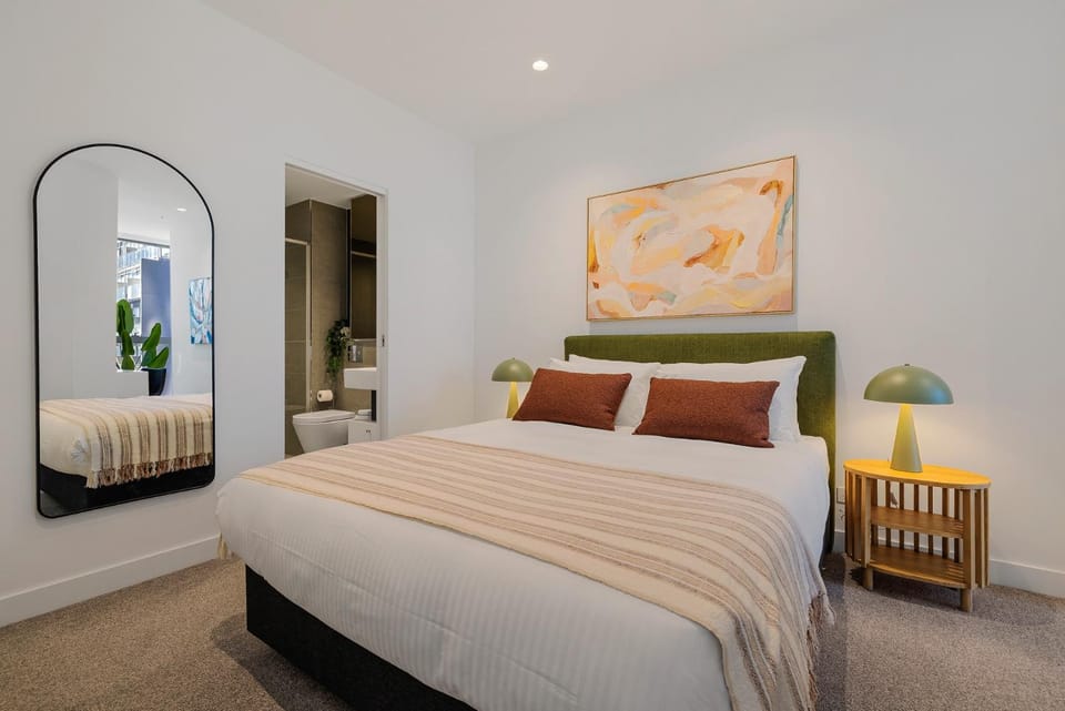 Westside Place Spacious Two-Bedroom City Suite Apartment in Melbourne