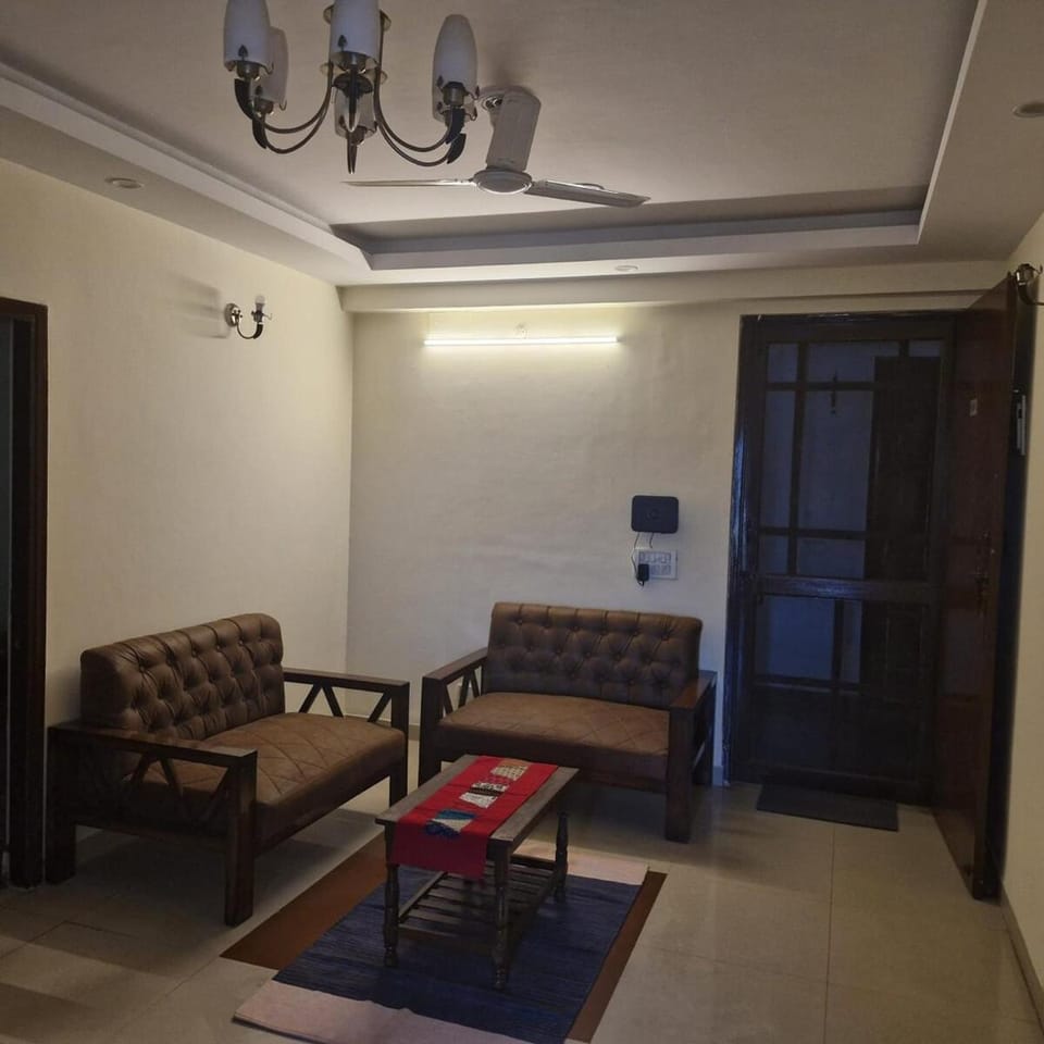 Rupsa- Family Friendly Home with Lift Access Apartment in Dehradun