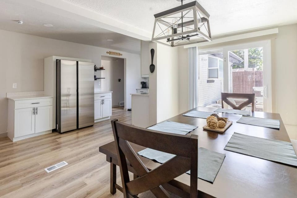 Urban Escape, Central, West Valley City House in West Valley City