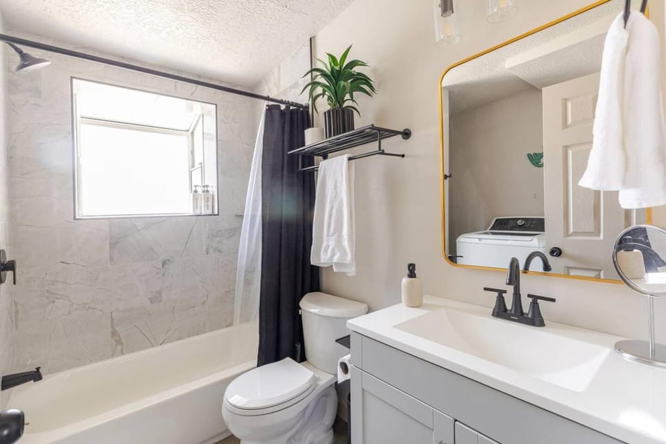 Urban Escape, Central, West Valley City House in West Valley City