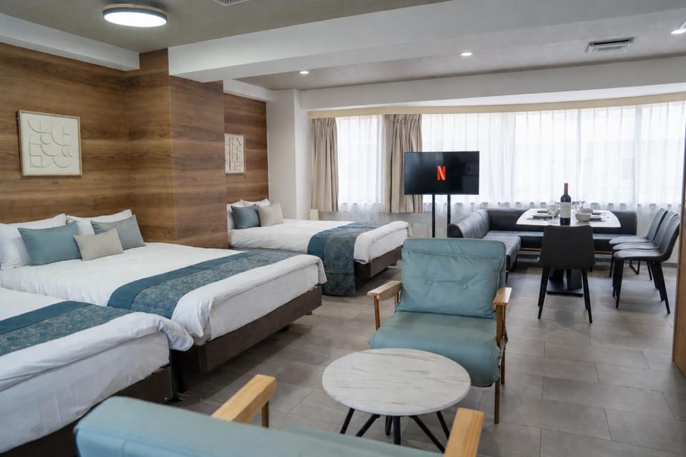 Bed, TV and multimedia, Living room