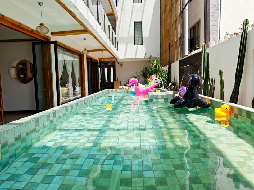 Swimming pool