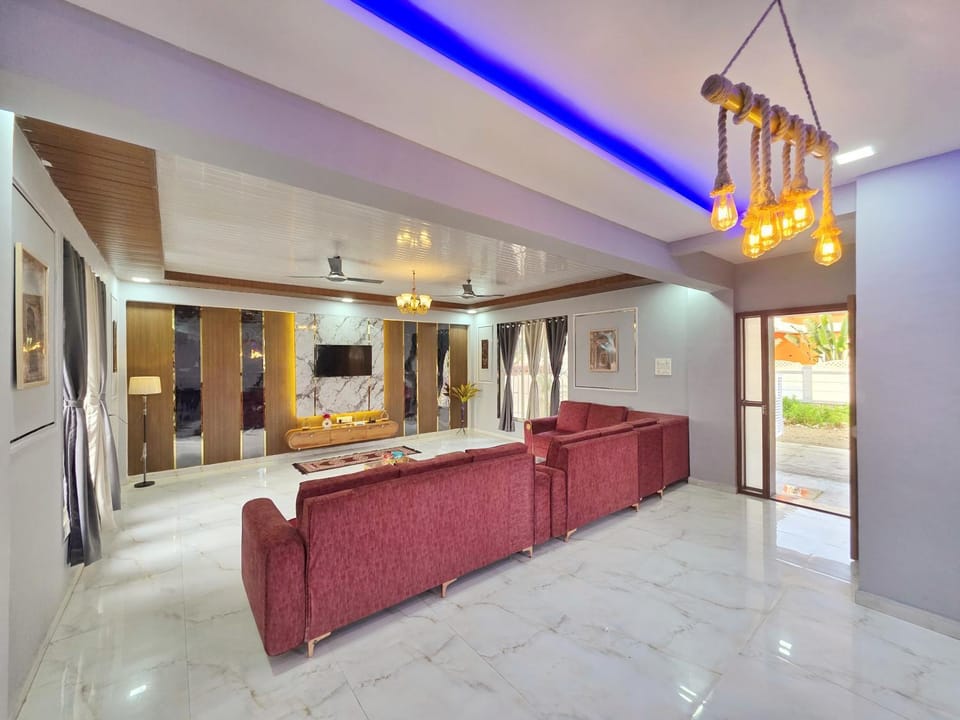 Communal lounge/ TV room, TV and multimedia, Living room, Seating area, Evening entertainment