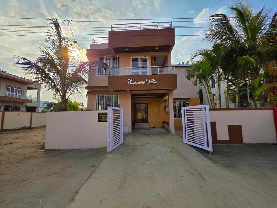 Property building, Facade/entrance, Day