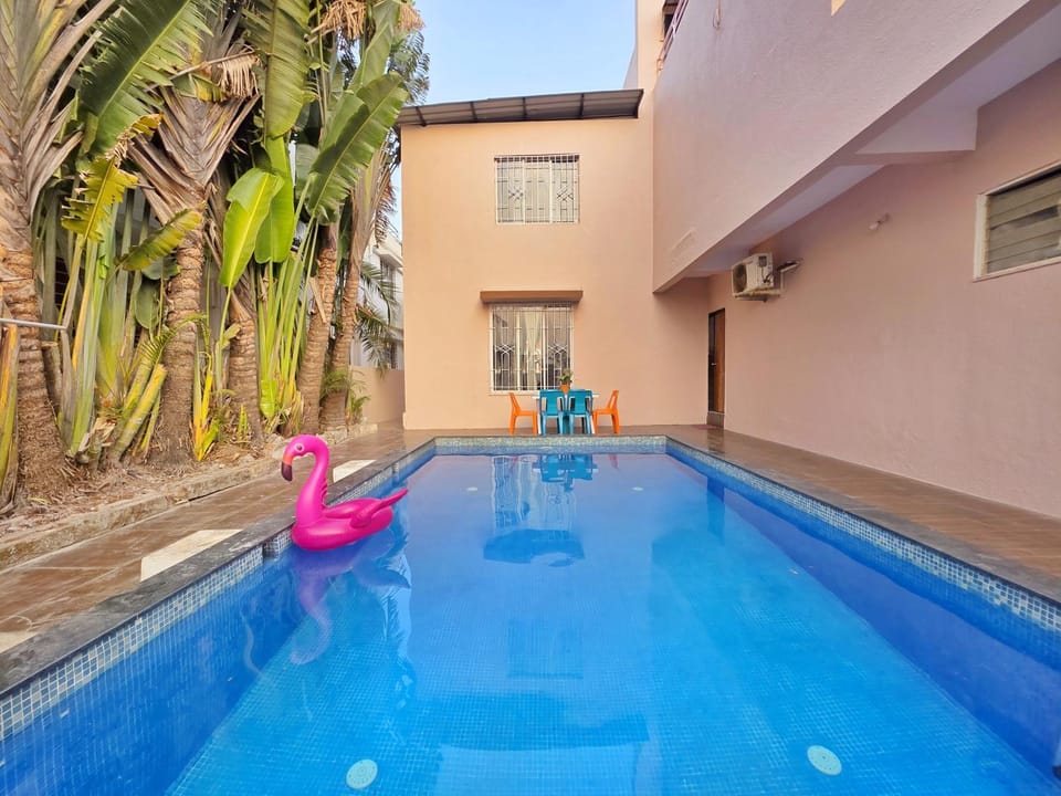 Property building, Patio, Day, Pool view, Swimming pool, sunbed