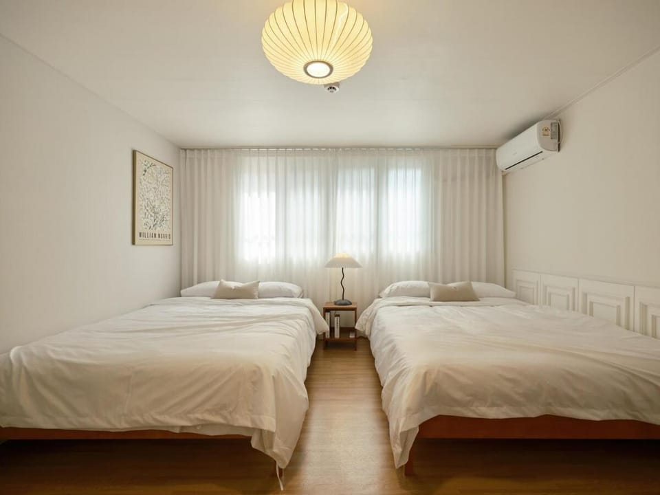 Bed, Bedroom, air conditioner