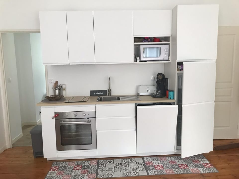 Kitchen or kitchenette, Living room