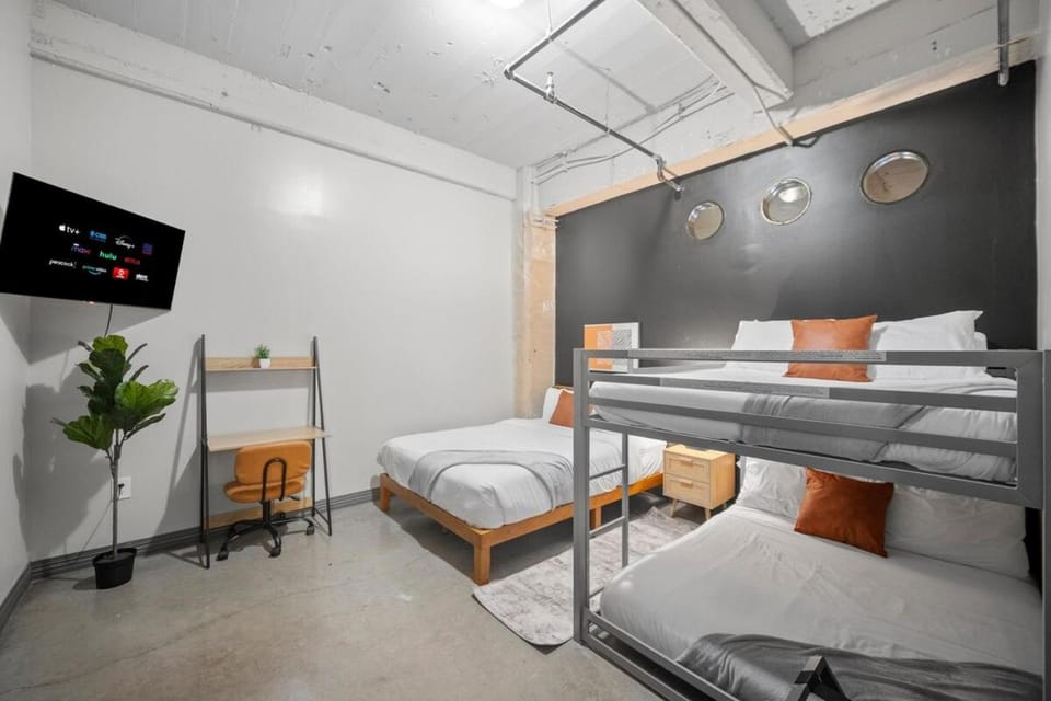 Bed, TV and multimedia, Photo of the whole room, Bedroom, bunk bed