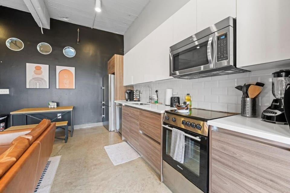 Coffee/tea facilities, Kitchen or kitchenette, dishwasher, oven, stove