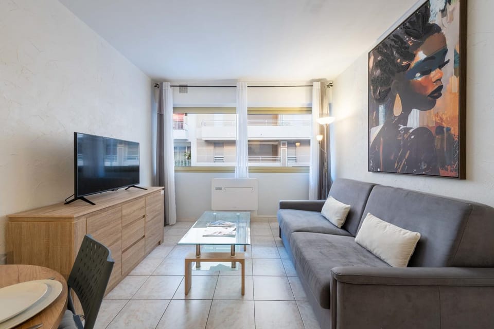 Communal lounge/ TV room, TV and multimedia, Living room