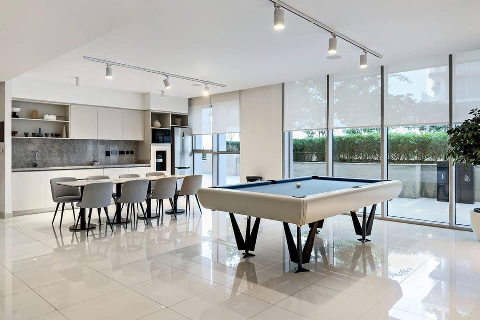 Private Beach 1BR Beach Isle, Emaar Beachfront Apartment in Dubai
