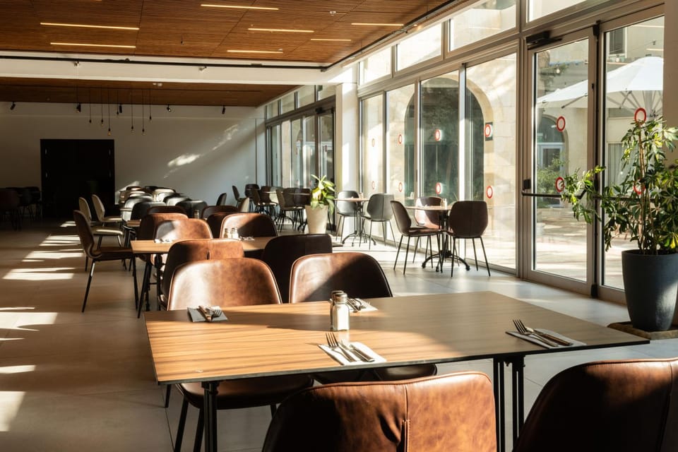 Restaurant/places to eat, Dining area, Breakfast