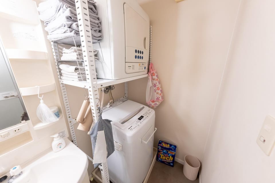 Bathroom, towels, laundry, laundry, washing machine, dryer