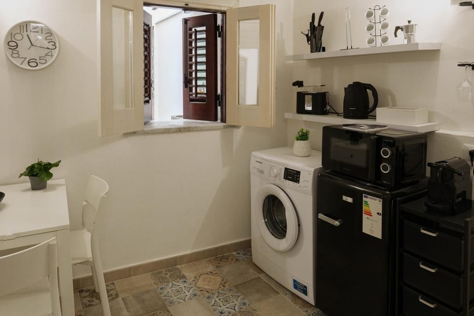 Coffee/tea facilities, oven, pet friendly, toaster, washing machine