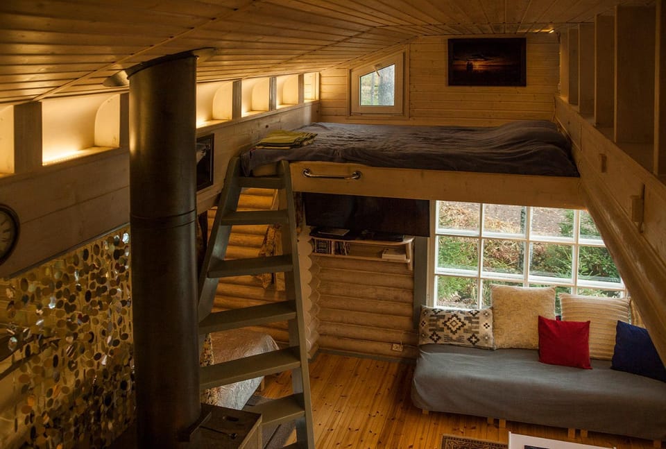 Bed, Living room