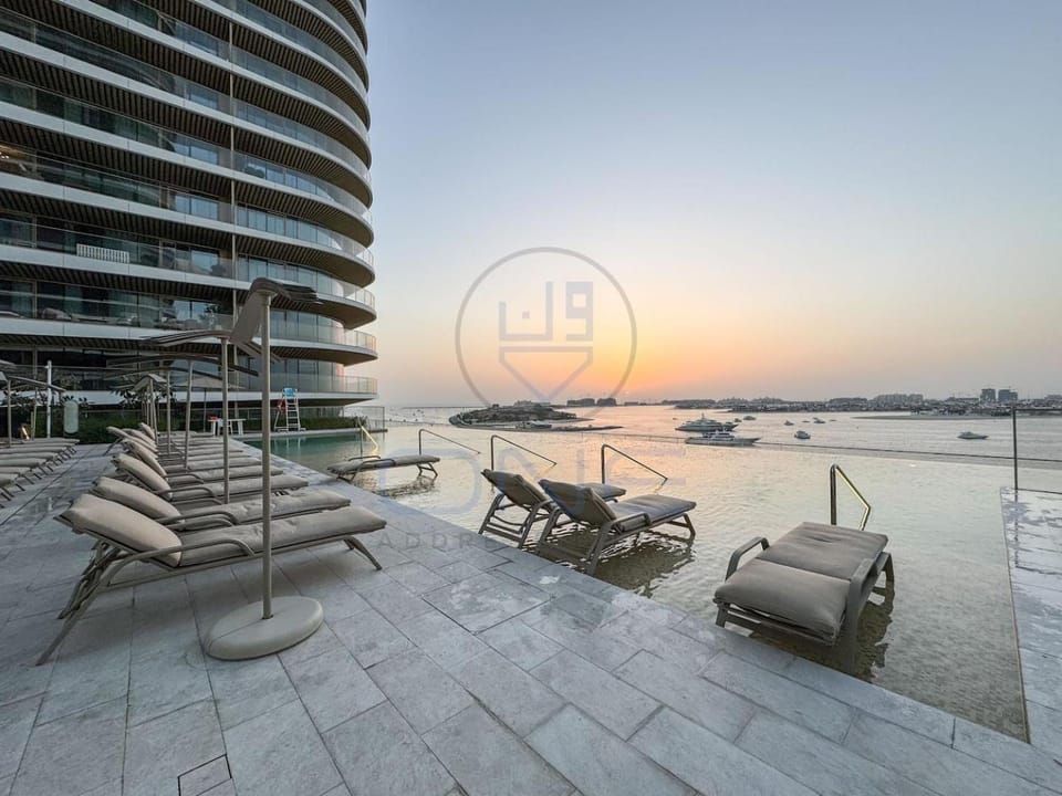 Elegant beachfront living at Emaar Beachfront DXB! Apartment in Dubai