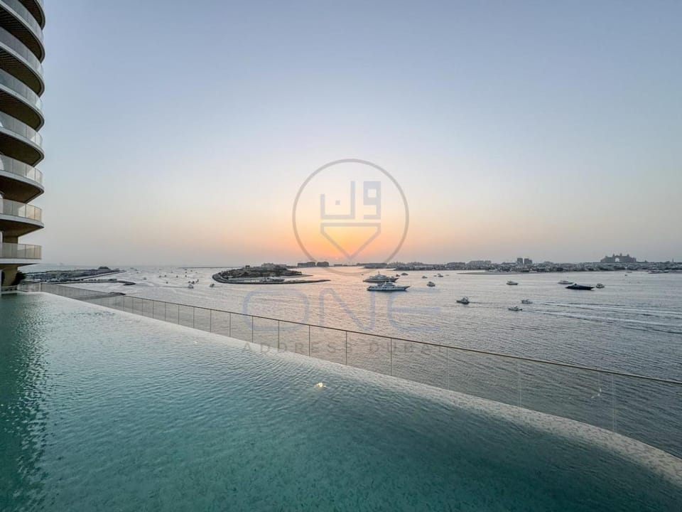 Elegant beachfront living at Emaar Beachfront DXB! Apartment in Dubai