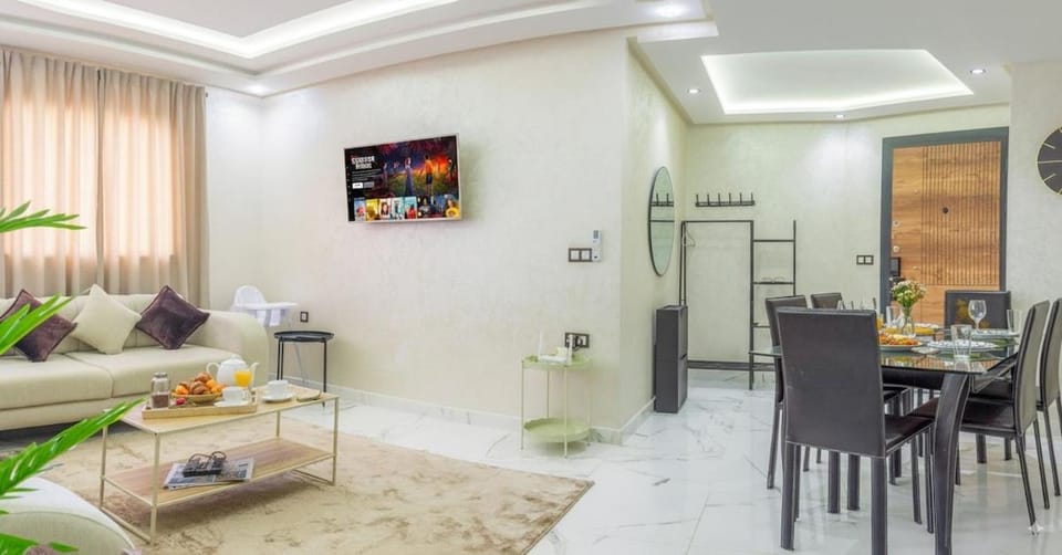 TV and multimedia, Living room, Seating area, Dining area