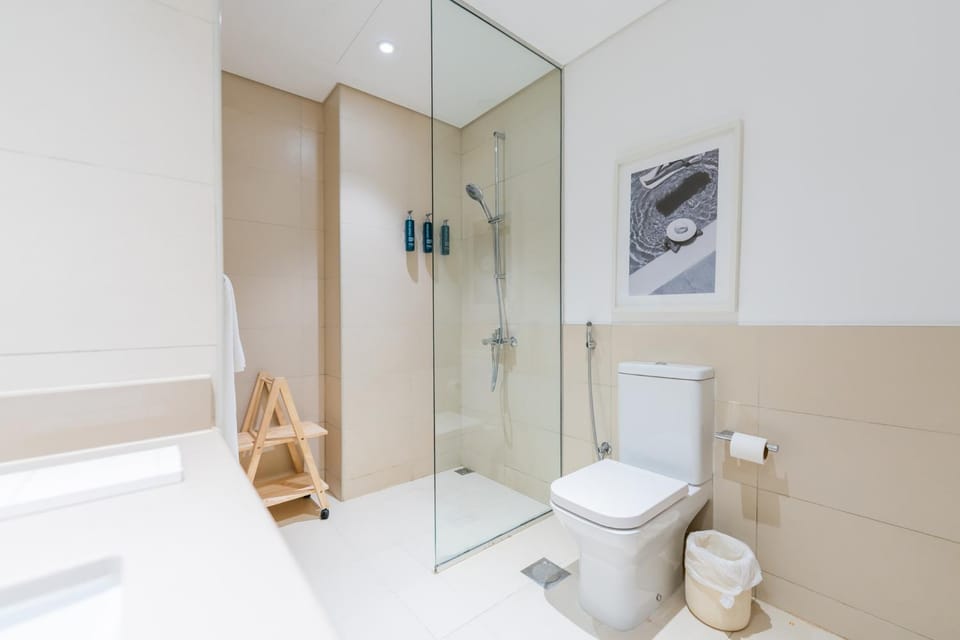 Shower, Toilet, Bathroom, bidet, towels