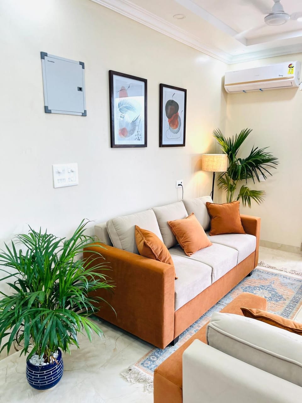 Living room, Seating area, air conditioner