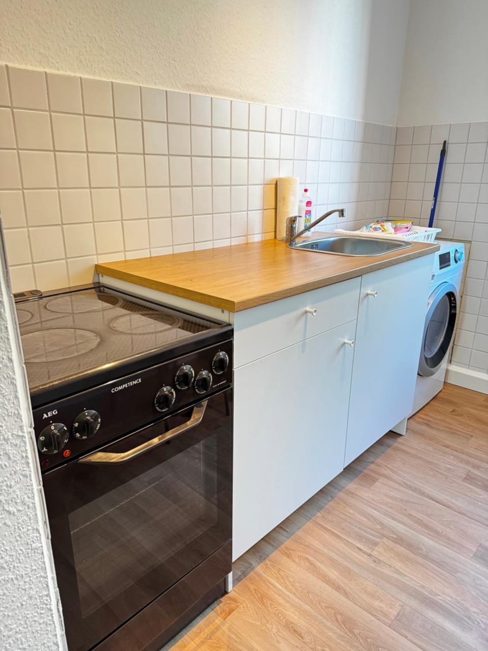 Kitchen or kitchenette, microwave, oven, stove, stove, kitchen, kitchen