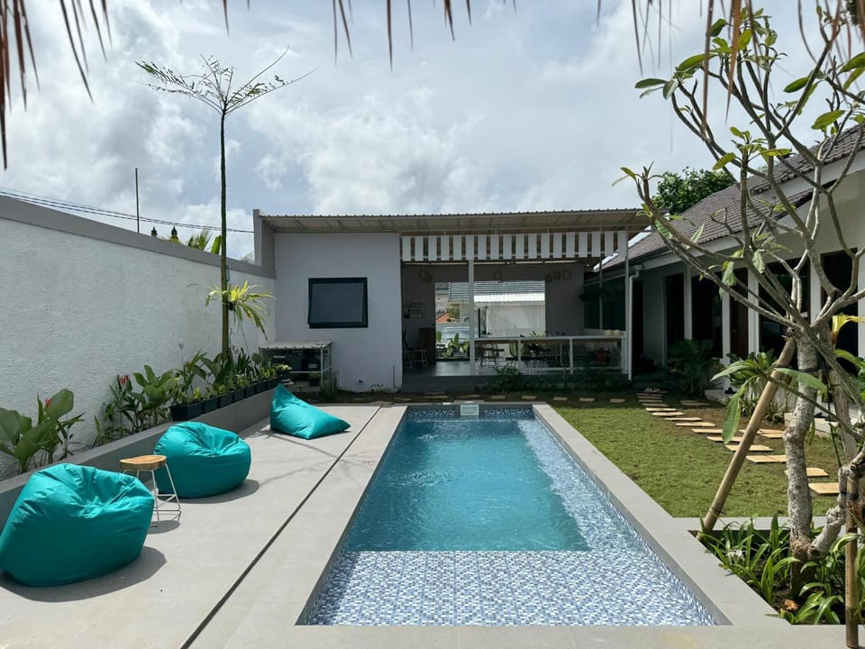 Swimming pool, Swimming pool