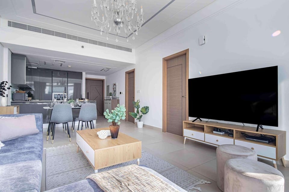 TV and multimedia, Kitchen or kitchenette, Living room, Seating area, Dining area