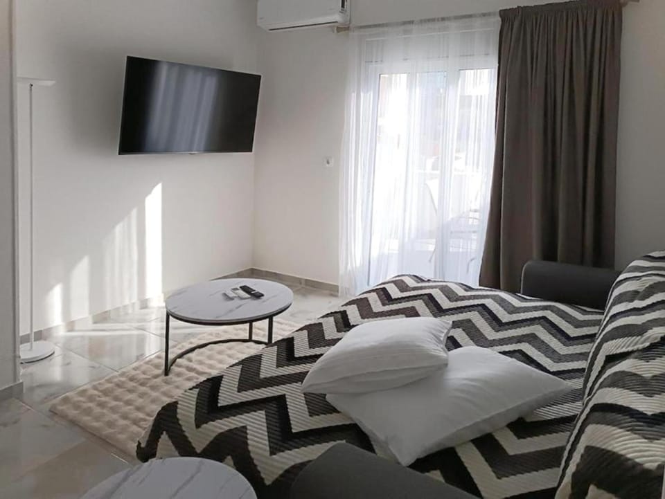 TV and multimedia, Photo of the whole room
